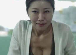 年轻的妈妈,初为人母的甜蜜与挑战